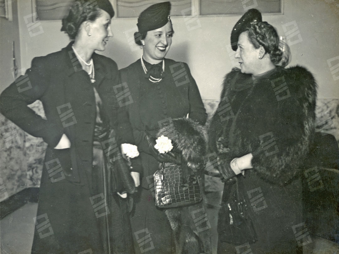 Mari Zabala junto a esposas de los miembros del Gobierno de Uruguay.